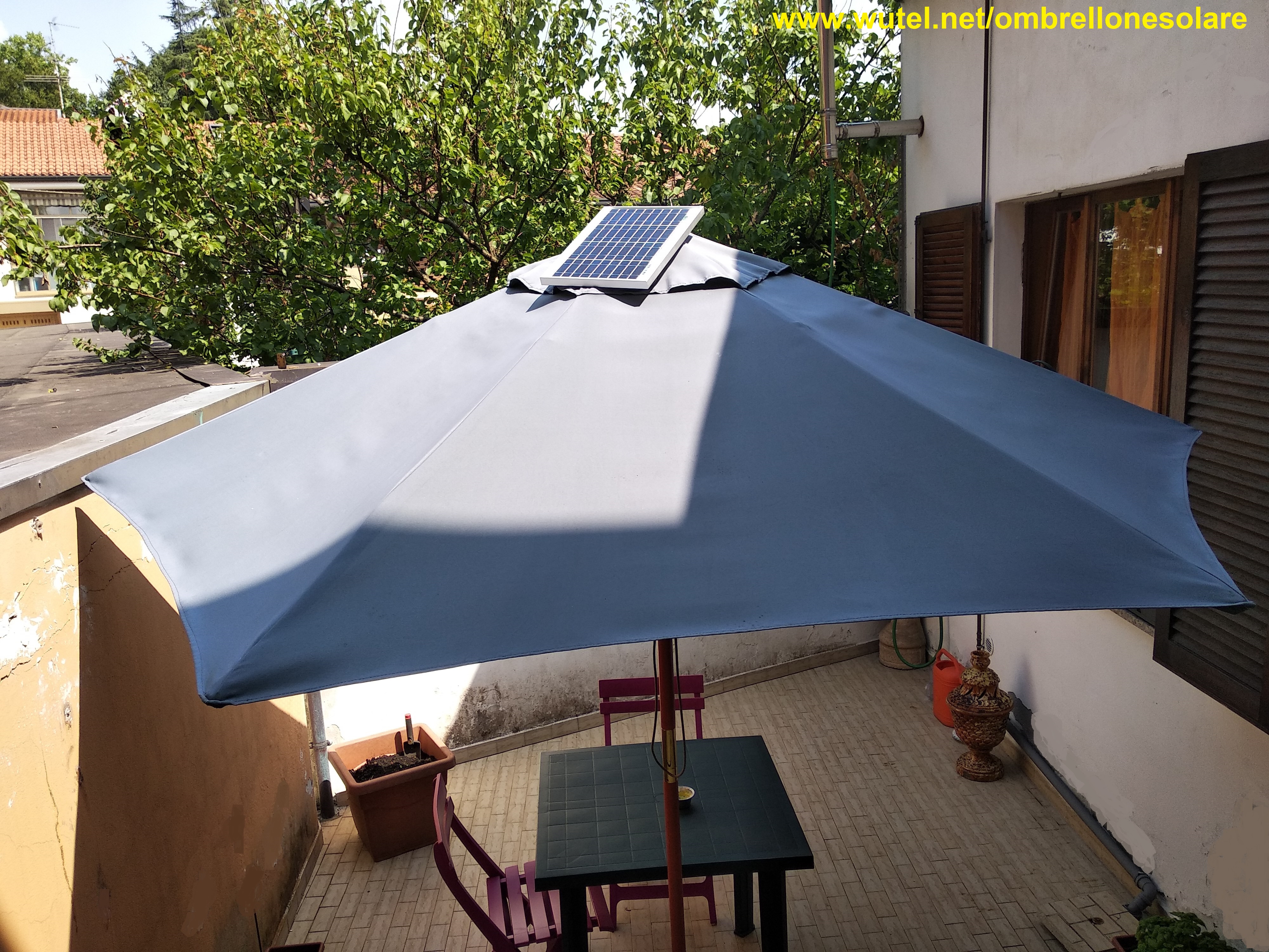 ombrellone solare fotovoltaico