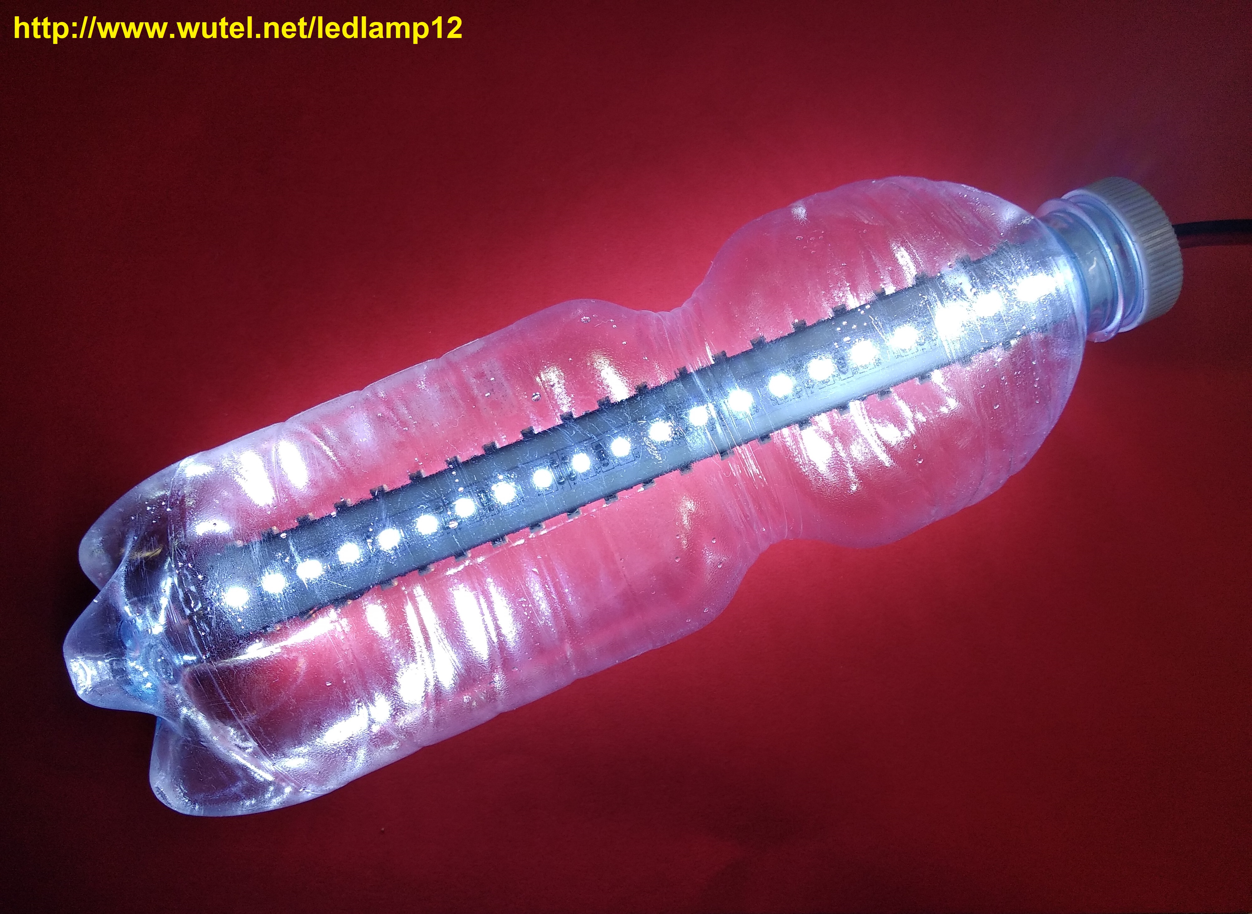 lampadina LED autocostruita con bottiglietta di plastica