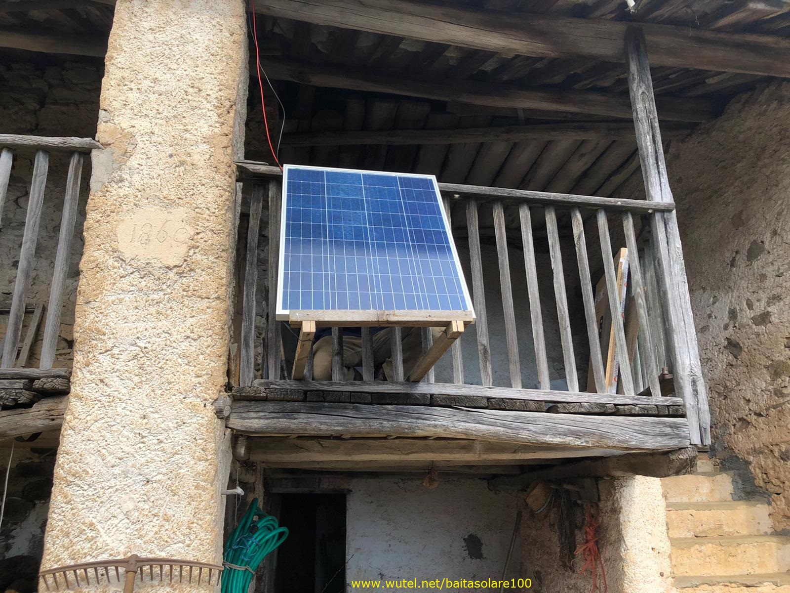 Baita solare con pannello da 100W